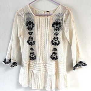 Free People adorable cream lace with blue embroidery xs blouse